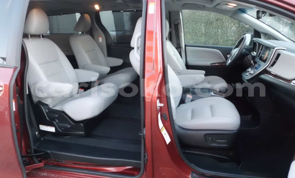 Acheter Occasion Voiture Toyota Sienna Beige à Kigali, Rwanda Acheter Occasion Voiture Toyota Sienna Beige à Kigali, Rwanda