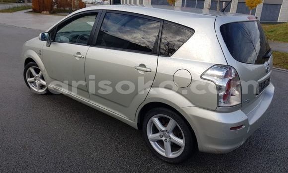 Acheter Occasion Voiture Toyota Corolla Verso Gris à Kigali, Rwanda Acheter Occasion Voiture Toyota Corolla Verso Gris à Kigali, Rwanda