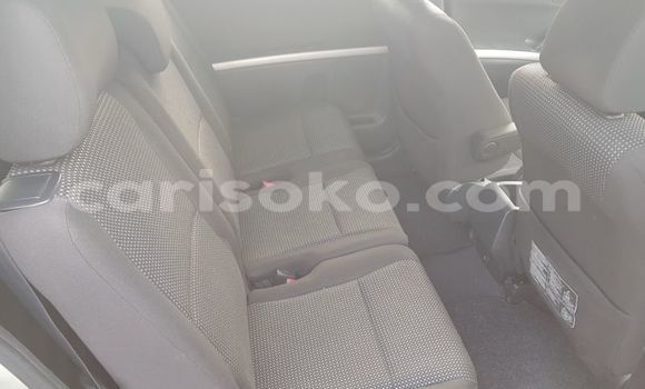 Acheter Occasion Voiture Toyota Corolla Verso Gris à Kigali, Rwanda Acheter Occasion Voiture Toyota Corolla Verso Gris à Kigali, Rwanda