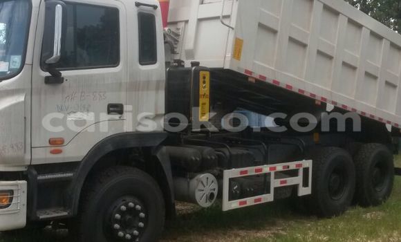 Sayi Sabo Acura MDX Beige Mota in Kigali a Rwanda Sayi Sabo Acura MDX Beige Mota in Kigali a Rwanda