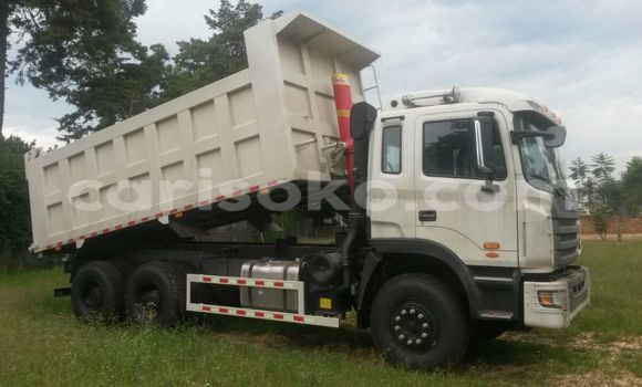 Sayi Sabo Acura MDX Beige Mota in Kigali a Rwanda Sayi Sabo Acura MDX Beige Mota in Kigali a Rwanda