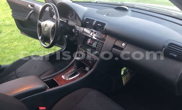Sayi Imported Mercedes-Benz C-klasse Noir Mota in Nyamagabe a Rwanda Sayi Imported Mercedes-Benz C-klasse Noir Mota in Nyamagabe a Rwanda