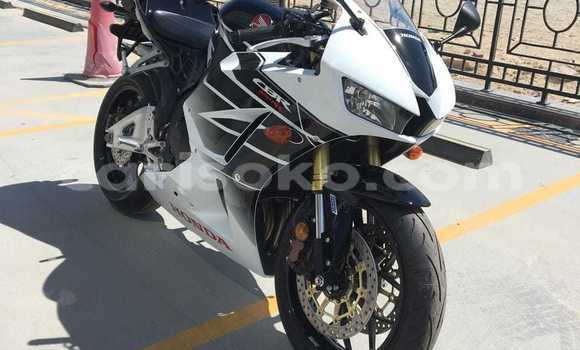 اشتري مستعمل Honda CBR Noir دراجة نارية في Kigali في Rwanda