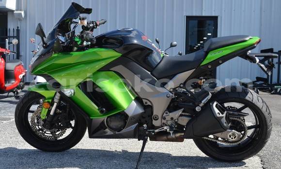 Buy Used Kawasaki Z 1000 Green Bike in Bokwango in Rwanda Buy Used Kawasaki Z 1000 Green Bike in Bokwango in Rwanda