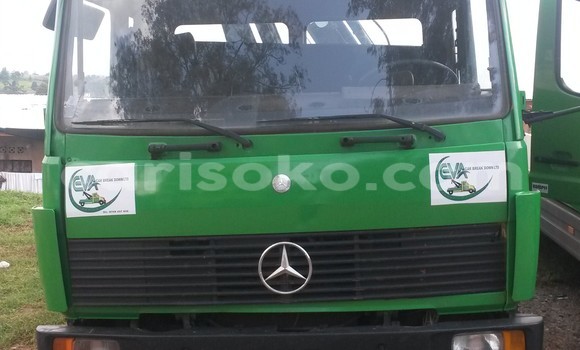 Acheter Neuf Voiture Mercedes-Benz 190 Vert à Kigali, Rwanda Acheter Neuf Voiture Mercedes-Benz 190 Vert à Kigali, Rwanda