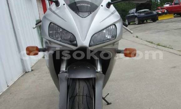 Buy Used Honda CBR 1000 RR Beige Bike in Bokwango in Rwanda Buy Used Honda CBR 1000 RR Beige Bike in Bokwango in Rwanda