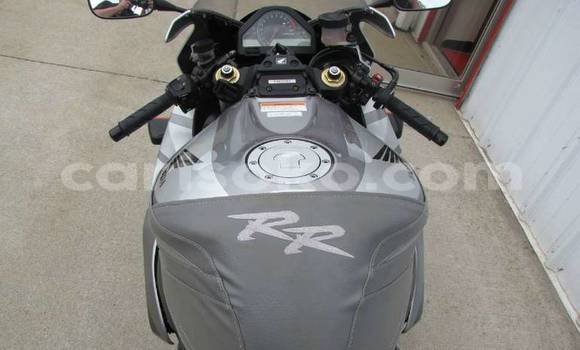 Buy Used Honda CBR 1000 RR Beige Bike in Bokwango in Rwanda Buy Used Honda CBR 1000 RR Beige Bike in Bokwango in Rwanda