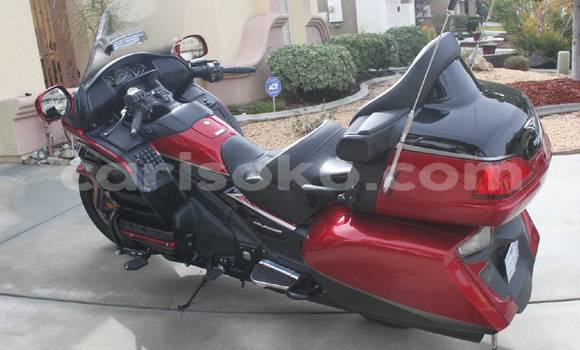 Sayi Na hannu Honda GOLD WING Rouge Motsi in Bokwango a Rwanda Sayi Na hannu Honda GOLD WING Rouge Motsi in Bokwango a Rwanda