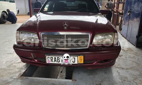 Sayi Na hannu Mercedes-Benz C-klasse Rouge Mota in Kigali a Rwanda Sayi Na hannu Mercedes-Benz C-klasse Rouge Mota in Kigali a Rwanda