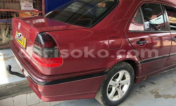 Sayi Na hannu Mercedes-Benz C-klasse Rouge Mota in Kigali a Rwanda Sayi Na hannu Mercedes-Benz C-klasse Rouge Mota in Kigali a Rwanda