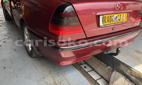 Sayi Na hannu Mercedes-Benz C-klasse Rouge Mota in Kigali a Rwanda Sayi Na hannu Mercedes-Benz C-klasse Rouge Mota in Kigali a Rwanda