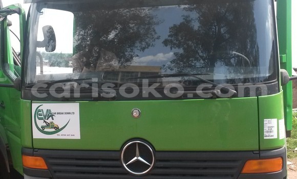 Acheter Occasion Voiture Mercedes-Benz 190 Vert à Kigali, Rwanda Acheter Occasion Voiture Mercedes-Benz 190 Vert à Kigali, Rwanda