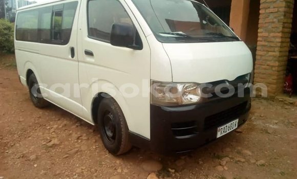 Sayi Na hannu Toyota Hiace Blanc Mota in Kigali a Rwanda Sayi Na hannu Toyota Hiace Blanc Mota in Kigali a Rwanda