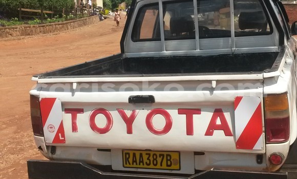 Sayi Na hannu Toyota Hilux Blanc Mota in Kigali a Rwanda Sayi Na hannu Toyota Hilux Blanc Mota in Kigali a Rwanda