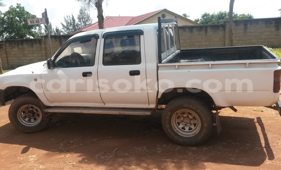 Sayi Na hannu Toyota Hilux Blanc Mota in Kigali a Rwanda Sayi Na hannu Toyota Hilux Blanc Mota in Kigali a Rwanda
