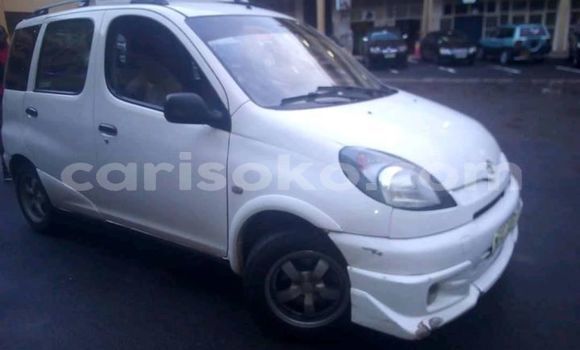 اشتري مستعمل Toyota Verso Blanc سيارة في Kigali في Rwanda اشتري مستعمل Toyota Verso Blanc سيارة في Kigali في Rwanda