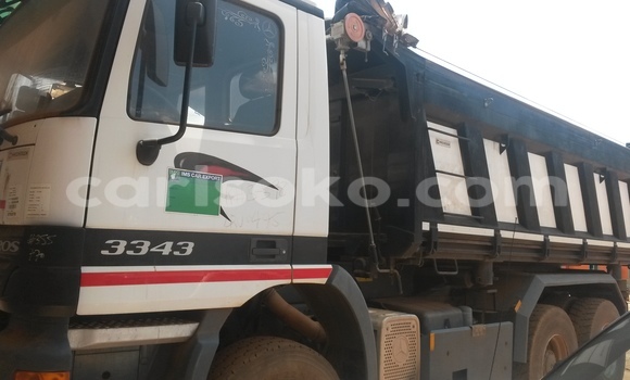 Sayi Na hannu Mercedes-Benz 190 Blanc Mota in Kigali a Rwanda Sayi Na hannu Mercedes-Benz 190 Blanc Mota in Kigali a Rwanda