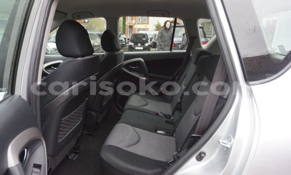 Sayi Imported Toyota RAV4 Gris Mota in Rusizi a Rwanda Sayi Imported Toyota RAV4 Gris Mota in Rusizi a Rwanda
