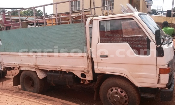 Acheter Occasion Voiture Toyota Dyna Blanc à Kigali au Rwanda Acheter Occasion Voiture Toyota Dyna Blanc à Kigali au Rwanda