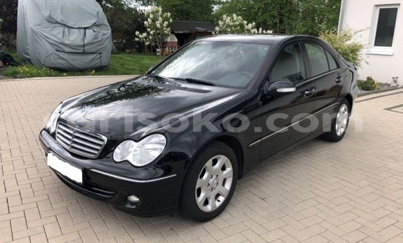 Sayi Imported Mercedes-Benz C-klasse Noir Mota in Kigali a Rwanda Sayi Imported Mercedes-Benz C-klasse Noir Mota in Kigali a Rwanda