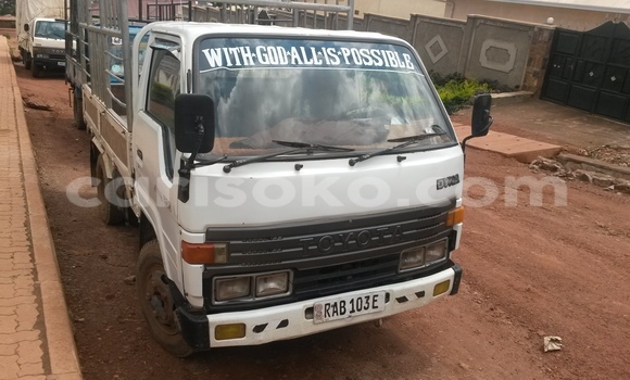 Acheter Occasion Voiture Toyota Dyna Blanc à Kigali, Rwanda Acheter Occasion Voiture Toyota Dyna Blanc à Kigali, Rwanda