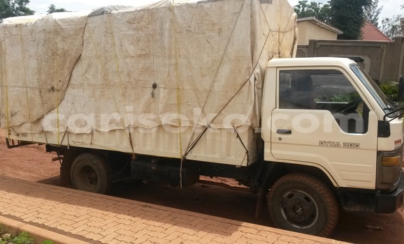 Acheter Occasion Voiture Toyota Dyna Blanc à Kigali au Rwanda Acheter Occasion Voiture Toyota Dyna Blanc à Kigali au Rwanda
