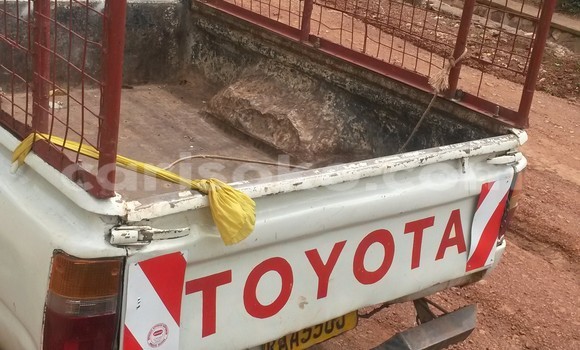 Acheter Occasion Voiture Toyota Hilux Blanc à Kigali, Rwanda Acheter Occasion Voiture Toyota Hilux Blanc à Kigali, Rwanda