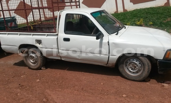 Acheter Occasion Voiture Toyota Hilux Blanc à Kigali, Rwanda Acheter Occasion Voiture Toyota Hilux Blanc à Kigali, Rwanda