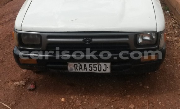 Acheter Occasion Voiture Toyota Hilux Blanc à Kigali, Rwanda Acheter Occasion Voiture Toyota Hilux Blanc à Kigali, Rwanda