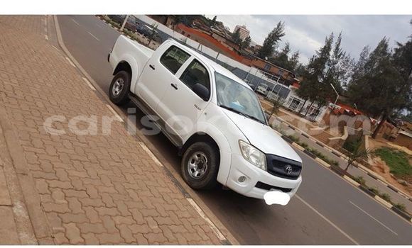 اشتري مستعمل Toyota Hilux Blanc سيارة في Kigali في Rwanda اشتري مستعمل Toyota Hilux Blanc سيارة في Kigali في Rwanda