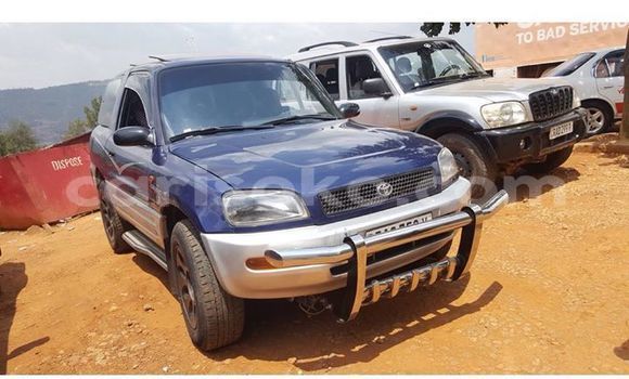 اشتري مستعمل Toyota RAV4 Bleu سيارة في Kigali في Rwanda اشتري مستعمل Toyota RAV4 Bleu سيارة في Kigali في Rwanda