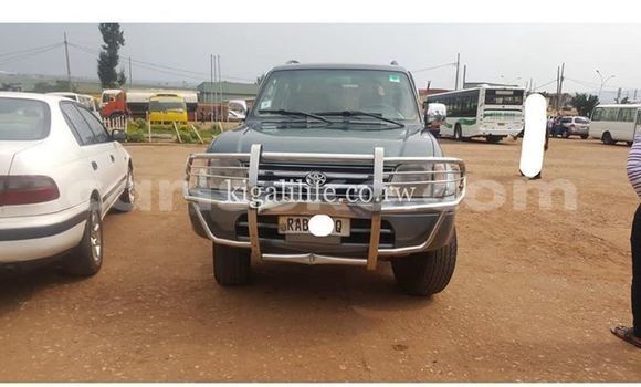 اشتري مستعمل Toyota Land Cruiser Prado Vert سيارة في Kigali في Rwanda اشتري مستعمل Toyota Land Cruiser Prado Vert سيارة في Kigali في Rwanda