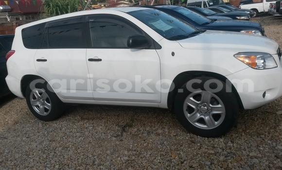 Sayi Sabo Toyota RAV4 Blanc Mota in Kigali a Rwanda Sayi Sabo Toyota RAV4 Blanc Mota in Kigali a Rwanda