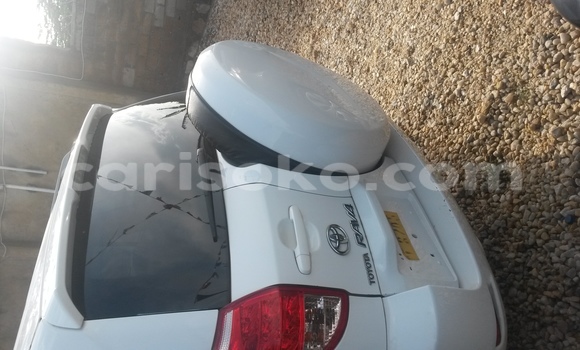 Sayi Sabo Toyota RAV4 Blanc Mota in Kigali a Rwanda Sayi Sabo Toyota RAV4 Blanc Mota in Kigali a Rwanda