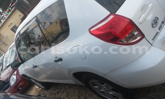 Sayi Sabo Toyota RAV4 Blanc Mota in Kigali a Rwanda Sayi Sabo Toyota RAV4 Blanc Mota in Kigali a Rwanda