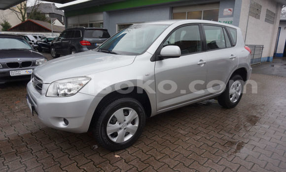 Sayi Imported Toyota RAV4 Gris Mota in Nyanza a Rwanda Sayi Imported Toyota RAV4 Gris Mota in Nyanza a Rwanda