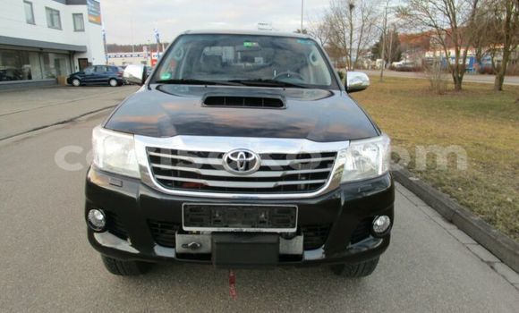 Sayi Imported Toyota Hilux Surf Noir Mota in Gasarenda a Rwanda Sayi Imported Toyota Hilux Surf Noir Mota in Gasarenda a Rwanda