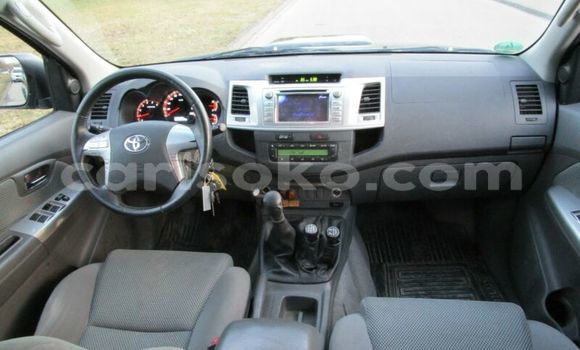 Sayi Imported Toyota Hilux Surf Noir Mota in Gasarenda a Rwanda Sayi Imported Toyota Hilux Surf Noir Mota in Gasarenda a Rwanda