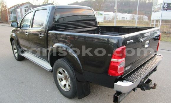 Sayi Imported Toyota Hilux Surf Noir Mota in Gasarenda a Rwanda Sayi Imported Toyota Hilux Surf Noir Mota in Gasarenda a Rwanda