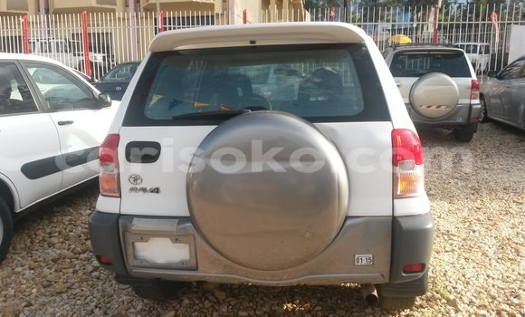 Sayi Sabo Toyota RAV4 Blanc Mota in Gicumbi a Rwanda Sayi Sabo Toyota RAV4 Blanc Mota in Gicumbi a Rwanda