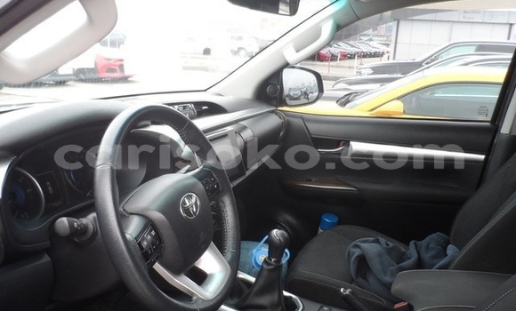 Acheter Occasion Voiture Toyota Hilux Beige à Kigali, Rwanda Acheter Occasion Voiture Toyota Hilux Beige à Kigali, Rwanda