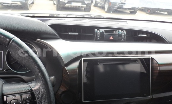 Acheter Occasion Voiture Toyota Hilux Beige à Kigali, Rwanda Acheter Occasion Voiture Toyota Hilux Beige à Kigali, Rwanda