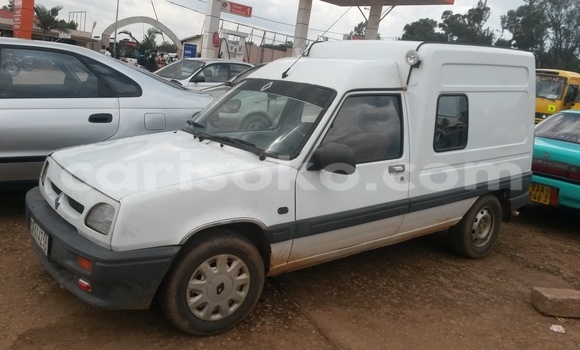 Acheter Occasion Voiture Renault Megane Blanc à Kigali, Rwanda