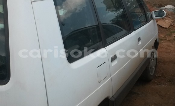 Sayi Na hannu Renault Espace Blanc Mota in Kigali a Rwanda Sayi Na hannu Renault Espace Blanc Mota in Kigali a Rwanda