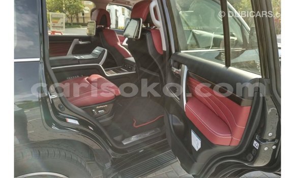 Acheter Import Voiture Toyota Land Cruiser Noir à Import - Dubai, Rwanda Acheter Import Voiture Toyota Land Cruiser Noir à Import - Dubai, Rwanda