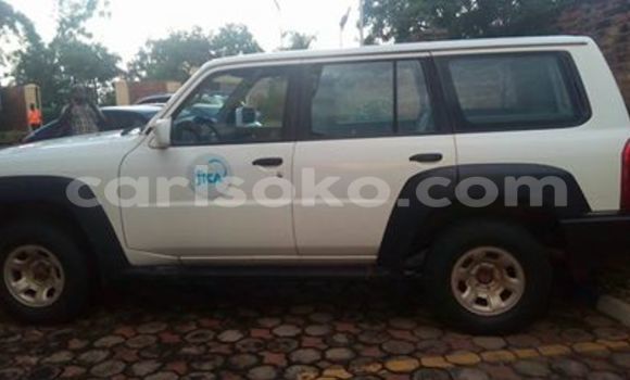 اشتري مستعمل Nissan Patrol Blanc سيارة في Kigali في Rwanda