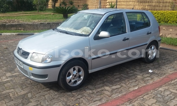 Acheter Occasion Voiture Volkswagen Polo Beige à Nyanza au Rwanda Acheter Occasion Voiture Volkswagen Polo Beige à Nyanza au Rwanda