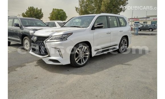 Acheter Import Voiture Lexus LX Blanc à Import - Dubai, Rwanda Acheter Import Voiture Lexus LX Blanc à Import - Dubai, Rwanda