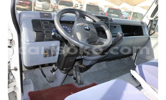 اشتري Imported Mitsubishi L400 Blanc شاحنة في Import - Dubai في Rwanda