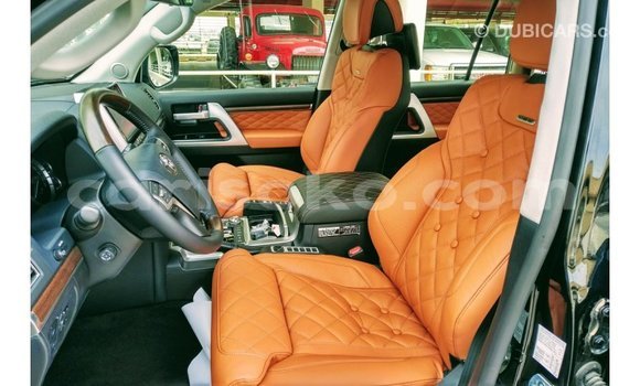 Acheter Import Voiture Toyota Land Cruiser Noir à Import - Dubai, Rwanda Acheter Import Voiture Toyota Land Cruiser Noir à Import - Dubai, Rwanda